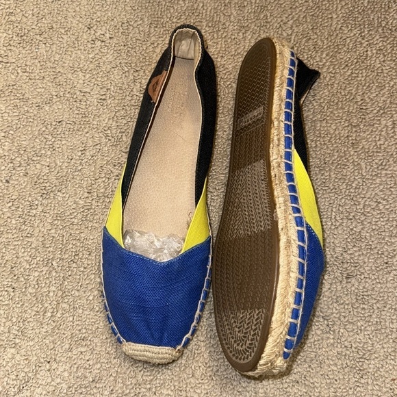 2-4-10$ NWOT Espadrilles Style flat blue, yellow and black  slip on! Versatile - Picture 3 of 5